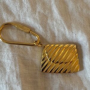 Gold “Handbag” Keychain with a hinge that really opens the flap
